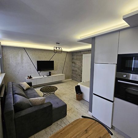 Apartament Z Jacuzzi Klimatyzacja Prywatny Parking Radom Buitenkant foto