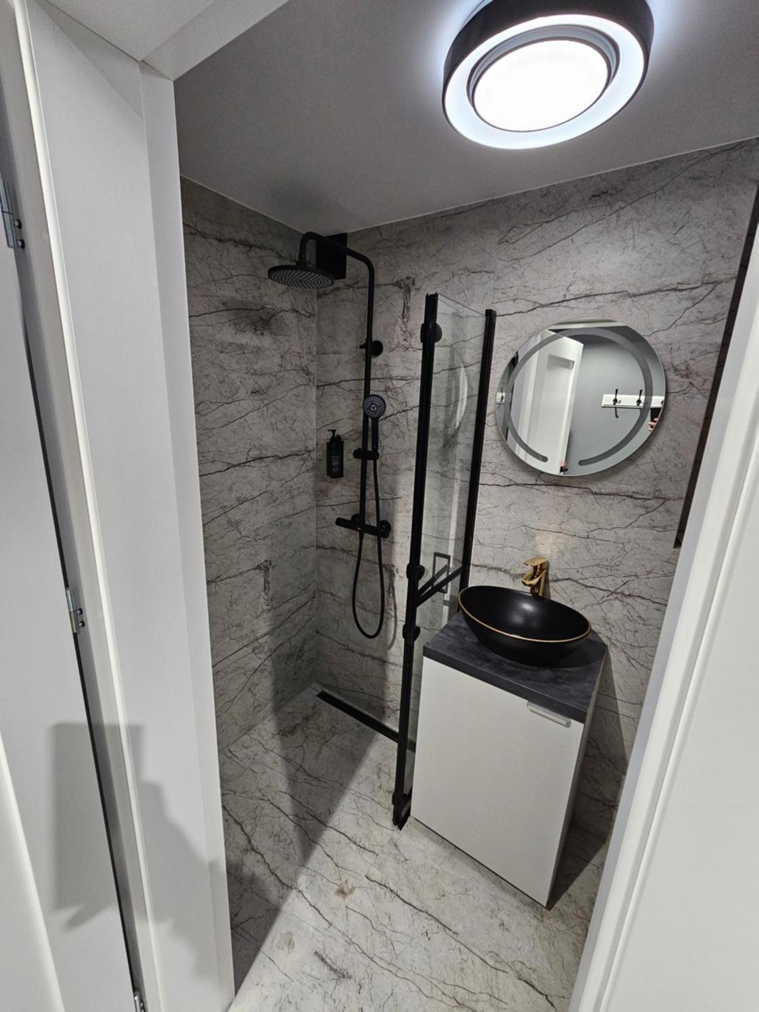 Apartament Z Jacuzzi Klimatyzacja Prywatny Parking Radom Buitenkant foto