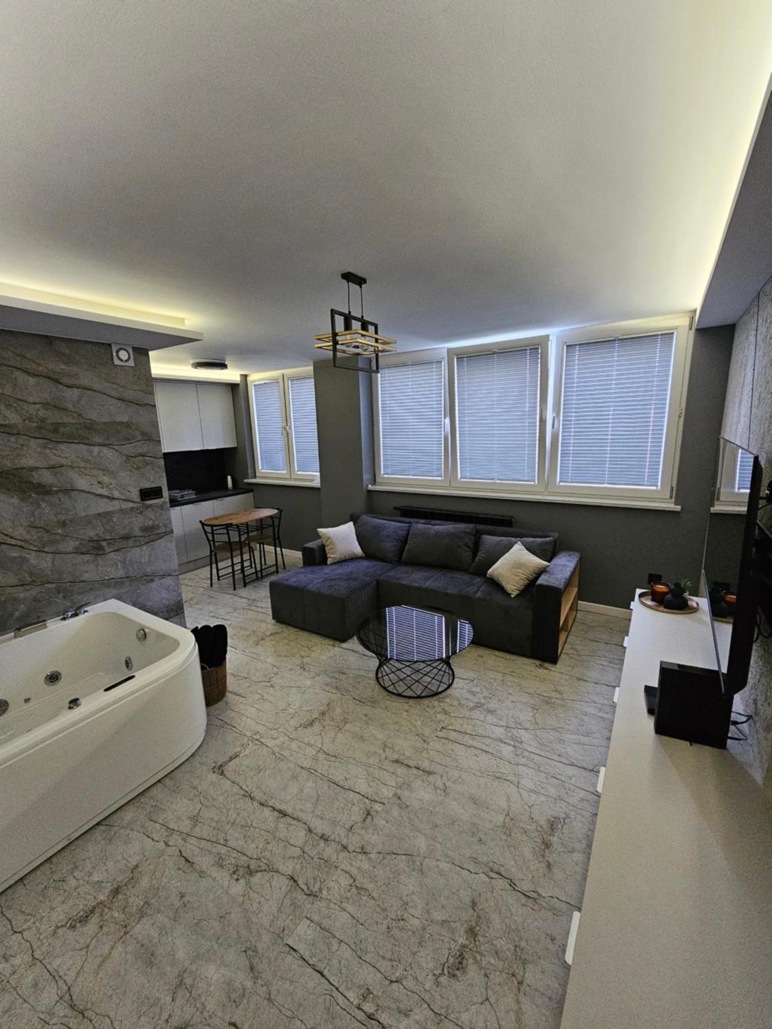 Apartament Z Jacuzzi Klimatyzacja Prywatny Parking Radom Buitenkant foto